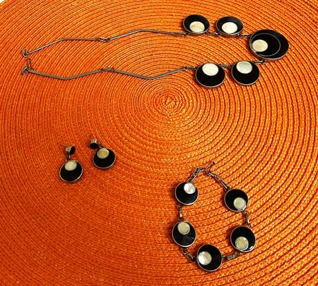 Sada perleťovej bižutérie, 