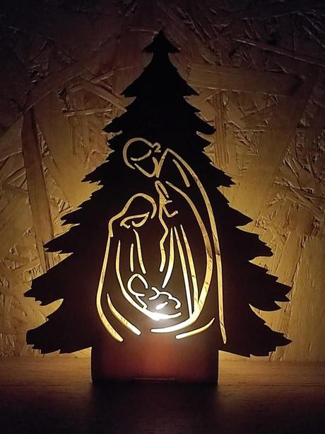 Svietiaci stromček so svätou rodinou, 