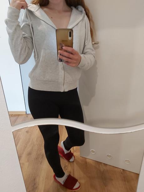 Biela mikina., gate,s