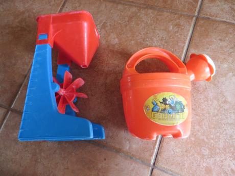 Krhlička, mlyn, lopatka, hrabličky - do piesku,