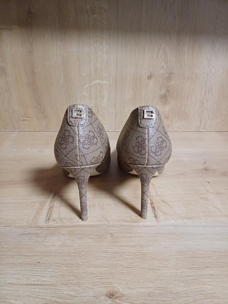 Lodicky guess, guess,37