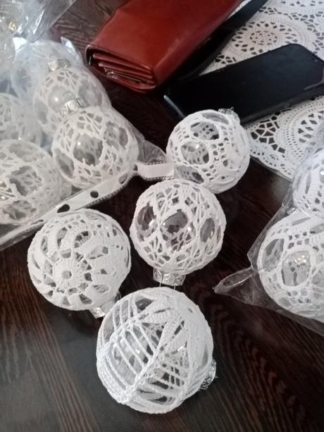 Háčkované vianočné guľe, 