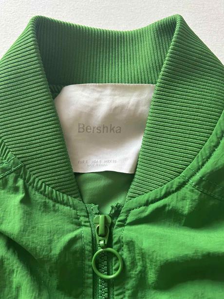 Berschka vetrovka, bershka,s