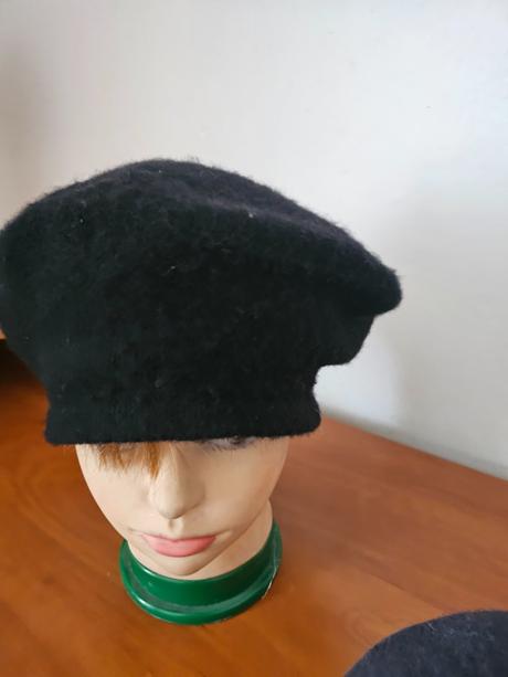 Vlnená bareta, sanrio,52