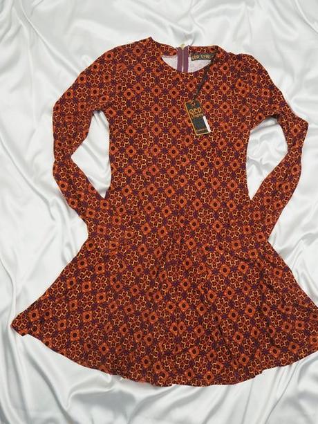 Kvalitné úpletové šaty qed london, 38