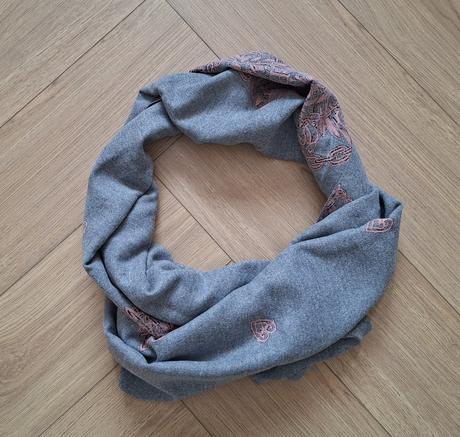 Hrubšia dámska šatka, 