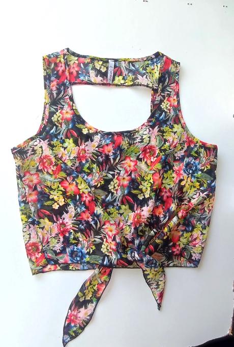 Blúzka s výstrihom na chrbte, l