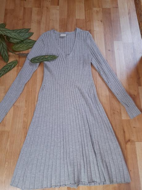 Krásne svetrové šaty, m