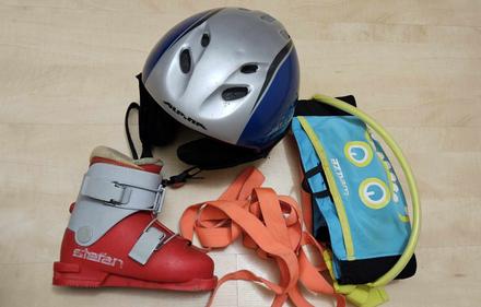 Lyžiarky, prilba, postroj, 22