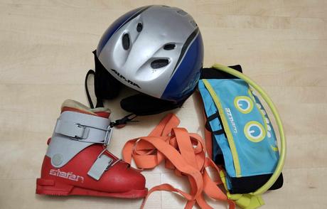 Lyžiarky, prilba, postroj, 22