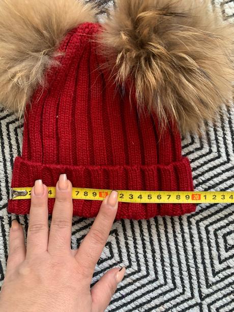 Ciapky pletene s brmbolcami, 92