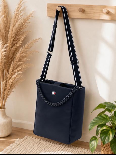 Tommy hilfiger prekrasna damska kabelka, tommy hilfiger