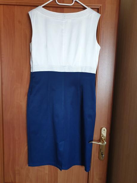 Tmavomodré slávnostné šaty, 40