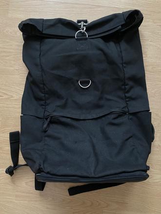 Čierny ruksak,