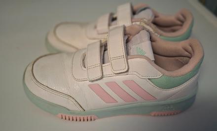 Tenisky s bielou podrážkou na suchý zips, adidas,35