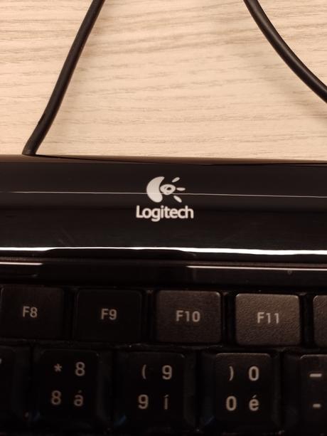 Klávesnica logitech,