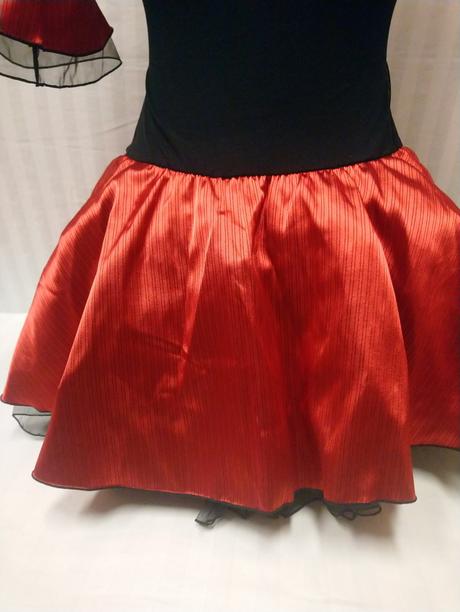 Dámsky červeno čierny kostým šaty, cotteli coll, s,