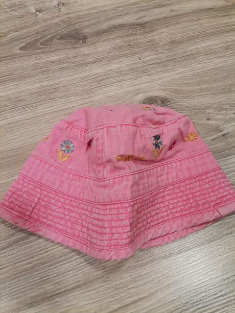 Dievčensky ružový klobúčik, 