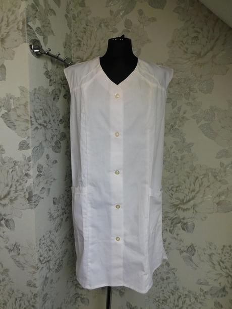 Pracovny biely plašt/zastera bez rukavov, 46