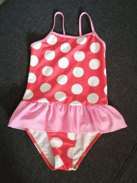 Bodkované plavky, 134