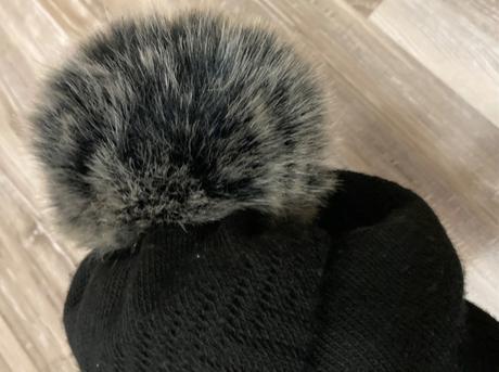 Dámska zimná čiapka s brmbolcom, 