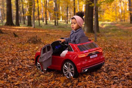 Toyz elektrické autíčko audi rs q8 červené,