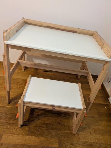 Detský písací rastúci stôl ikea,