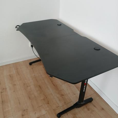 Hráčsky stôl dx racer,
