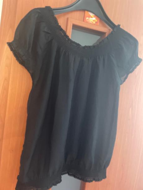 Cierna bluzka s perlickami a vysivkou, 36