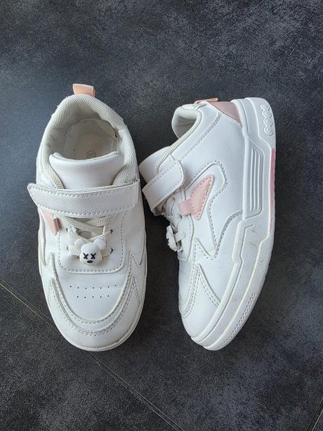 Tenisky z ozdobou, 31