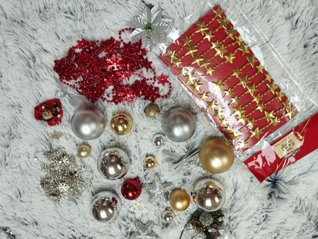 Vianočné gule ,retiazky a iné na tvorenie, 