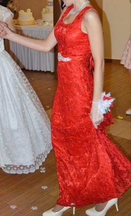 Dlhé červené spoločenské šaty, 36