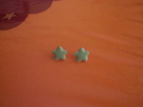 Rôzne náušnice malé žlté kvietky, zelené hviezdy,