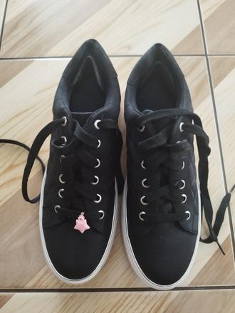 Velmi málo nosené tenisky, 38