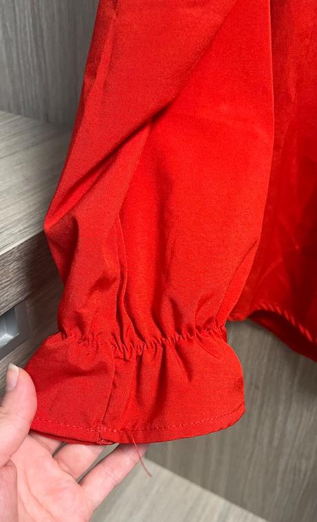Červená blúzka, s