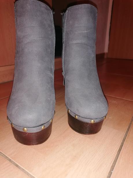 Kotnikove čižmy, 37