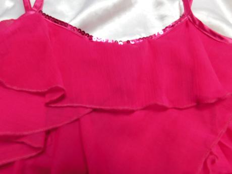 Velmi pekny volanikovy top, girl2girl,116