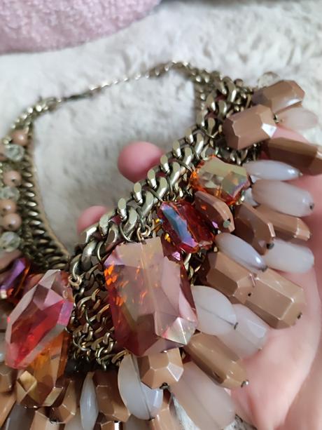 Dámsky náhrdelník, 