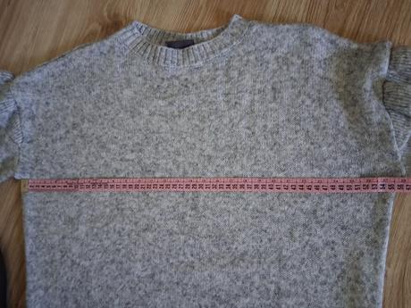 Šedý sveter s volánikmi, c&a,m