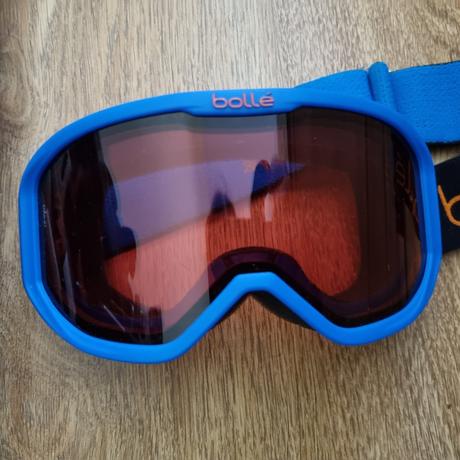 Detská lyžiarska prilba s okuliarmi zn. bolle, xs