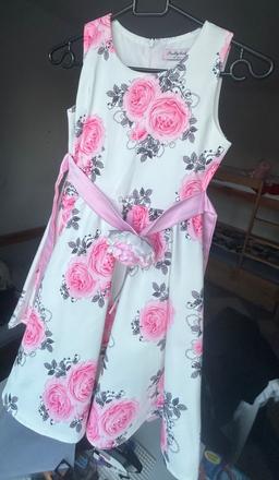 Spoločenské šaty, 134