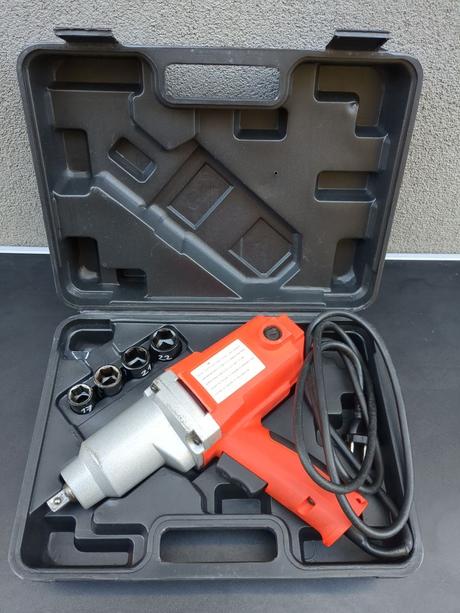 Elektrický rázový uťahovák intertek 900 w/ 300 nm, 