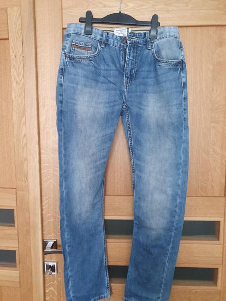 Džínsy volnejší športový strih, 32