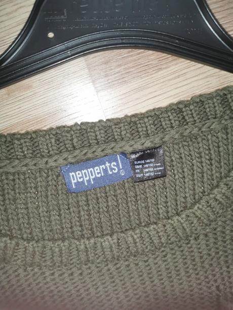 Khaki svetrík so zaplatami, pepperts,146