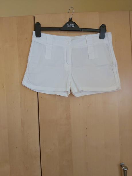Dámske biele tenké šortky č.m/l, m