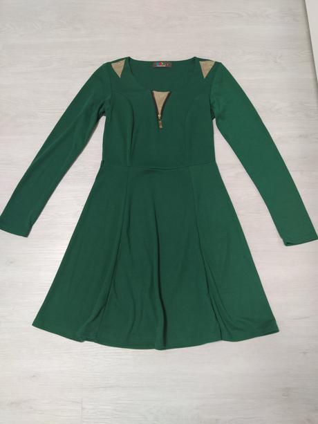 Tmavozelené šaty., 36