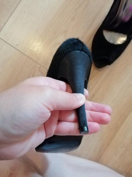 Čierne lodičky, 35