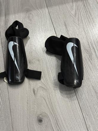 Chrániče nike,