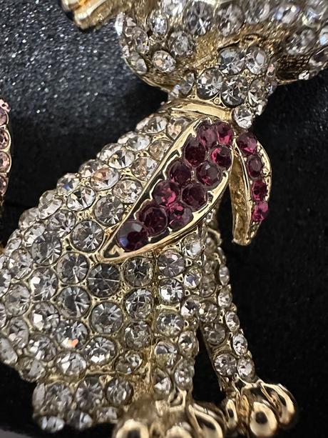 Prívesok s kamienkami zn. love moschino originál, love moschino