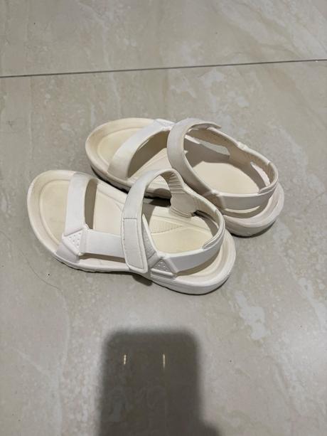 Pohodlné sandálky, 31